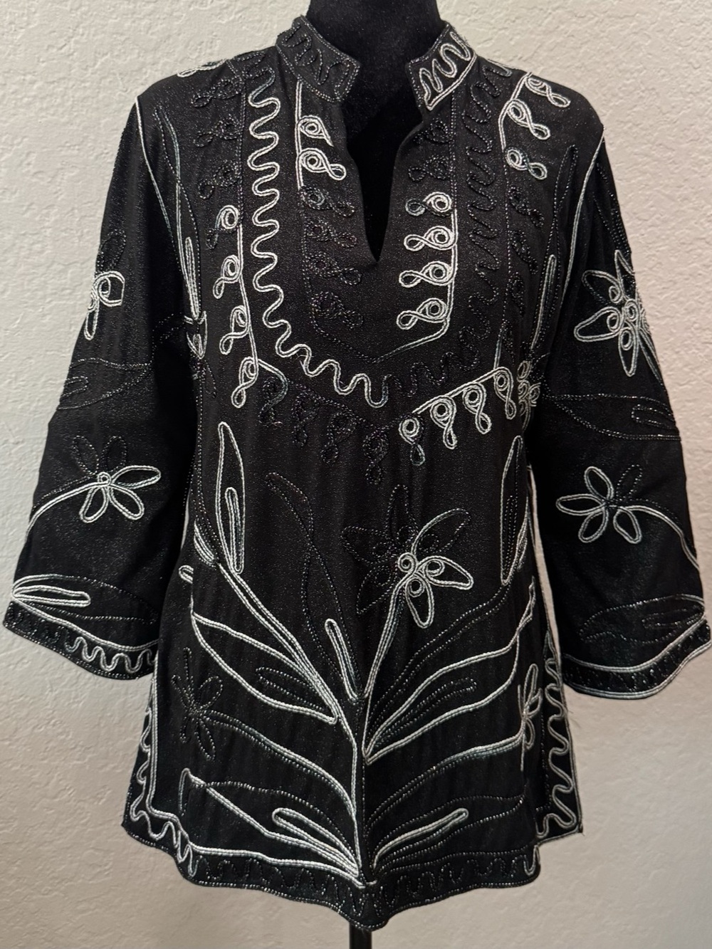 Lauren Michelle Embroidered Blouse Black & White~Size L
